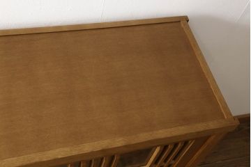 中古　美品　国産　手造り　タモ材　和モダンなお部屋に取り入れやすい水屋箪笥サイドボード(サイドキャビネット、食器棚、カップボード、戸棚、収納棚)(R-060545)