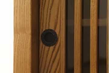 中古　美品　国産　手造り　タモ材　和モダンなお部屋に取り入れやすい水屋箪笥サイドボード(サイドキャビネット、食器棚、カップボード、戸棚、収納棚)(R-060545)