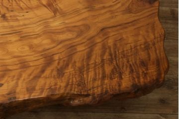 中古　美品　高級品　屋久杉一枚板の迫力ある杢目が存在感を放つ座卓(ローテーブル)(定価約270万円)(R-060548)