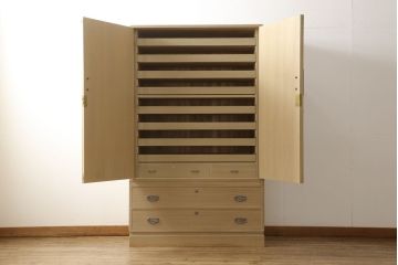 中古　美品　国産　職人手造り　透かしの金具が素敵な総桐箪笥(胴厚、四方丸、総桐たんす、着物箪笥、和タンス、衣装箪笥)(R-060549)