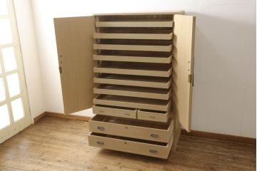 中古　美品　国産　職人手造り　透かしの金具が素敵な総桐箪笥(胴厚、四方丸、総桐たんす、着物箪笥、和タンス、衣装箪笥)(R-060549)
