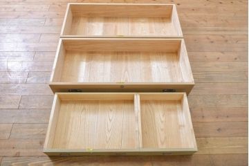 中古　美品　国産　職人手造り　透かしの金具が素敵な総桐箪笥(胴厚、四方丸、総桐たんす、着物箪笥、和タンス、衣装箪笥)(R-060549)