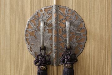 中古　美品　国産　職人手造り　透かしの金具が素敵な総桐箪笥(胴厚、四方丸、総桐たんす、着物箪笥、和タンス、衣装箪笥)(R-060549)
