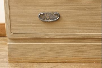 中古　美品　国産　職人手造り　透かしの金具が素敵な総桐箪笥(胴厚、四方丸、総桐たんす、着物箪笥、和タンス、衣装箪笥)(R-060549)