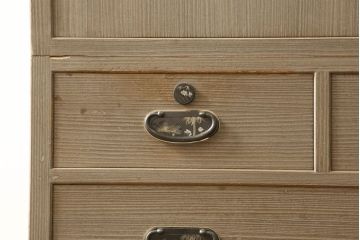 中古　国産　職人手造り　松竹梅の金具が上品な和を演出してくれる桐箪笥(桐たんす、胴厚、四方丸、和タンス、衣装箪笥、収納箪笥、着物箪笥)(R-060551)