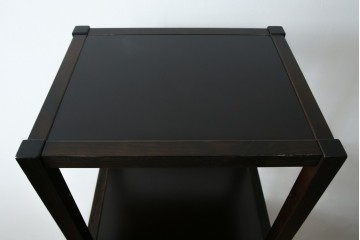 中古　美品　希少な絶版品　現代和具　NOBUYA MATSUOKA　松岡漆工　浮造り加工　和モダンな空間づくりにぴったりの縦型飾り棚　(R-060553)