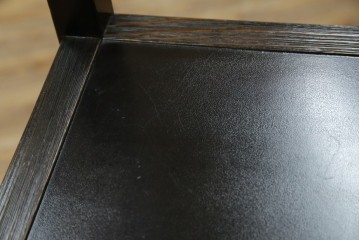 中古　美品　希少な絶版品　現代和具　NOBUYA MATSUOKA　松岡漆工　浮造り加工　和モダンな空間づくりにぴったりの縦型飾り棚　(R-060553)