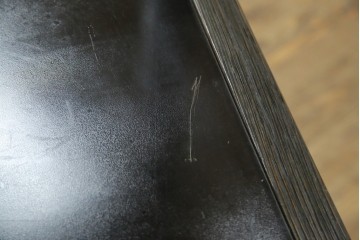 中古　美品　希少な絶版品　現代和具　NOBUYA MATSUOKA　松岡漆工　浮造り加工　和モダンな空間づくりにぴったりの縦型飾り棚　(R-060553)