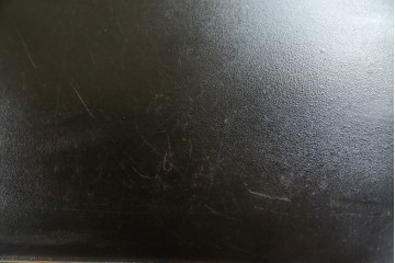 中古　美品　希少な絶版品　現代和具　NOBUYA MATSUOKA　松岡漆工　浮造り加工　和モダンな空間づくりにぴったりの縦型飾り棚　(R-060553)