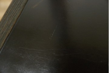 中古　美品　希少な絶版品　現代和具　NOBUYA MATSUOKA　松岡漆工　浮造り加工　和モダンな空間づくりにぴったりの縦型飾り棚　(R-060553)