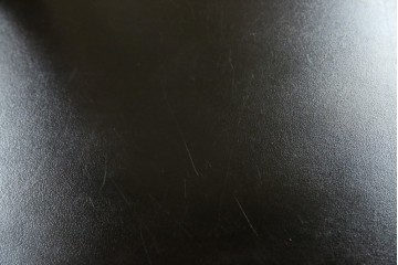 中古　美品　希少な絶版品　現代和具　NOBUYA MATSUOKA　松岡漆工　浮造り加工　和モダンな空間づくりにぴったりの縦型飾り棚　(R-060553)