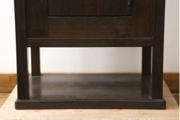 中古　美品　希少な絶版品　現代和具　NOBUYA MATSUOKA　松岡漆工　浮造り加工　和モダンな空間づくりにぴったりの縦型飾り棚(茶棚)(R-060553)