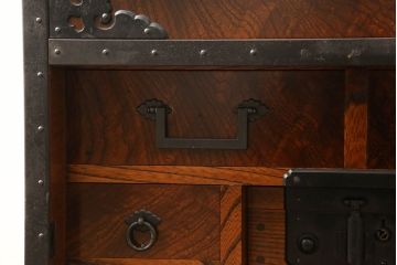 中古　匠工芸　勝木憲二郎作　堅牢で立派な金具が存在感を際立たせる三国船箪笥(三国タンス、舟箪笥、小箪笥、帳箱、銭箱、銭函、小引き出し、小物収納)(R-060562)
