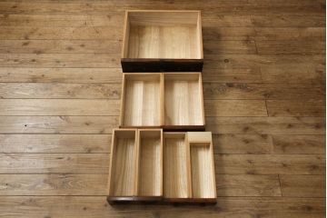 中古　匠工芸　勝木憲二郎作　堅牢で立派な金具が存在感を際立たせる三国船箪笥(三国タンス、舟箪笥、小箪笥、帳箱、銭箱、銭函、小引き出し、小物収納)(R-060562)