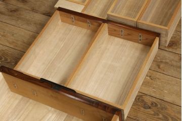 中古　匠工芸　勝木憲二郎作　堅牢で立派な金具が存在感を際立たせる三国船箪笥(三国タンス、舟箪笥、小箪笥、帳箱、銭箱、銭函、小引き出し、小物収納)(R-060562)