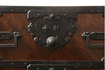 中古　匠工芸　勝木憲二郎作　堅牢で立派な金具が存在感を際立たせる三国船箪笥(三国タンス、舟箪笥、小箪笥、帳箱、銭箱、銭函、小引き出し、小物収納)(R-060562)