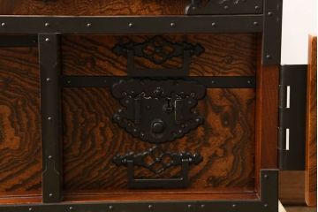 中古　匠工芸　勝木憲二郎作　重厚感と緻密な美しさを兼ね備えた佐渡船箪笥(佐渡タンス、舟箪笥、小箪笥、帳箱、銭箱、銭函、小引き出し、小物収納)(R-060563)