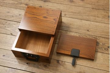 中古　匠工芸　勝木憲二郎作　重厚感と緻密な美しさを兼ね備えた佐渡船箪笥(佐渡タンス、舟箪笥、小箪笥、帳箱、銭箱、銭函、小引き出し、小物収納)(R-060563)