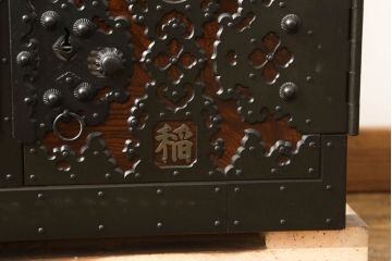 中古　匠工芸　勝木憲二郎作　重厚感と緻密な美しさを兼ね備えた佐渡船箪笥(佐渡タンス、舟箪笥、小箪笥、帳箱、銭箱、銭函、小引き出し、小物収納)(R-060563)