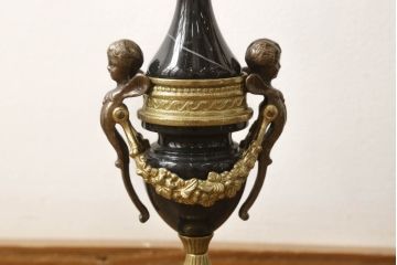 中古　美品　高級品　イタリア　FARBEL　六本木アピス取り扱い　ラグジュアリーな空間を演出する真鍮製キャンドルスタンド2本セット(燭台、ろうそく立て)(R-060567)