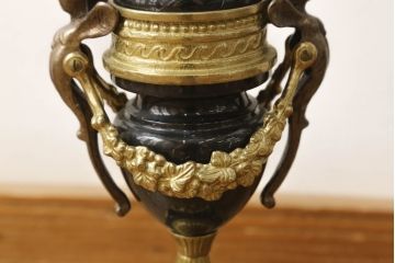 中古　美品　高級品　イタリア　FARBEL　六本木アピス取り扱い　ラグジュアリーな空間を演出する真鍮製キャンドルスタンド2本セット(燭台、ろうそく立て)(R-060567)