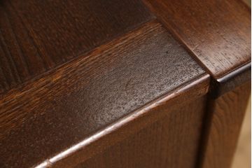 中古　美品　総欅(ケヤキ)材　モダンなデザインが和洋どちらのお部屋にも取り入れやすい車箪笥(引き出し、収納タンス、サイドボード、サイドチェスト、衣装箪笥)(R-060570)