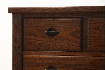 中古　美品　総欅(ケヤキ)材　モダンなデザインが和洋どちらのお部屋にも取り入れやすい車箪笥(引き出し、収納タンス、サイドボード、サイドチェスト、衣装箪笥)(R-060570)