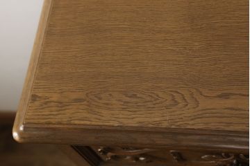 中古　美品　神戸洋家具老舗たかねや製　植物モチーフの彫刻と凝った引き手のデザインが美しいチェスト(引き出し、衣装箪笥、洋服タンス、整理タンス)(R-060571)