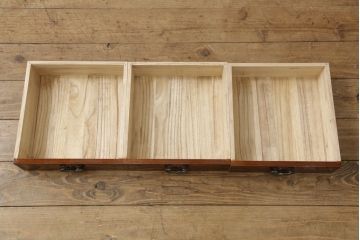 中古　美品　欅(ケヤキ)材の美しい杢目と網代風引き戸が上品な置き床(ローボード、テレビ台、戸棚、収納棚、飾り台)(R-060572)