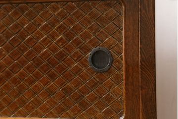 中古　美品　欅(ケヤキ)材の美しい杢目と網代風引き戸が上品な置き床(ローボード、テレビ台、戸棚、収納棚、飾り台)(R-060572)