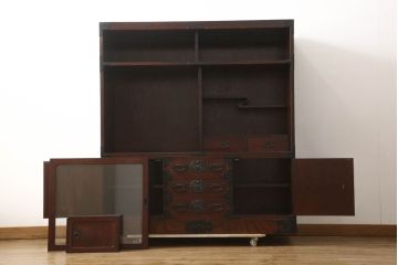 中古　美品　仙台箪笥　凝ったつくりの大振りな金具が目を惹く茶箪笥(茶棚、食器棚、収納棚、戸棚、キャビネット)(定価約70万円)(R-060575)