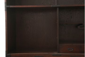 中古　美品　仙台箪笥　凝ったつくりの大振りな金具が目を惹く茶箪笥(茶棚、食器棚、収納棚、戸棚、キャビネット)(定価約70万円)(R-060575)
