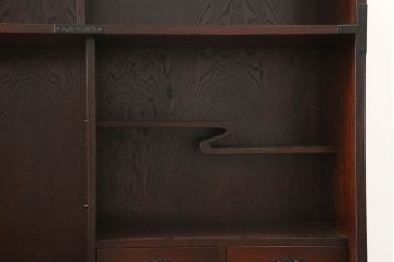 中古　美品　仙台箪笥　凝ったつくりの大振りな金具が目を惹く茶箪笥(茶棚、食器棚、収納棚、戸棚、キャビネット)(定価約70万円)(R-060575)