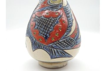 新垣薫作　壺屋焼　ダイナミックで鮮やかな魚文の花瓶(琉球陶器)(R-060585)