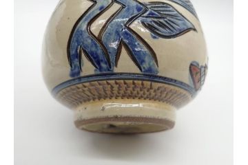 新垣薫作　壺屋焼　ダイナミックで鮮やかな魚文の花瓶(琉球陶器)(R-060585)