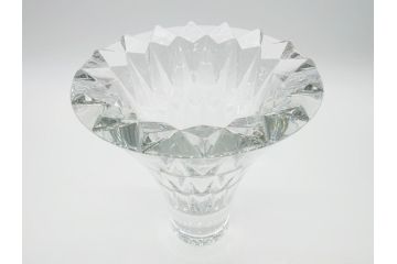 フランス　バカラ　Baccarat　輝きが美しい!　重厚で存在感のある花瓶　23cm(フラワーベース、フルレッドクリスタルガラス、箱なし)(R-060587)
