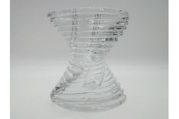 フランス　バカラ　Baccarat　螺旋状の美しいフォルムが印象的な花瓶　ツイスト　18cm(フラワーベース、フルレッドクリスタルガラス、箱なし)(R-060588)