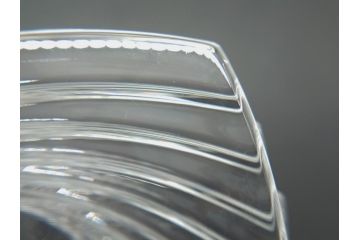 フランス　バカラ　Baccarat　螺旋状の美しいフォルムが印象的な花瓶　ツイスト　18cm(フラワーベース、フルレッドクリスタルガラス、箱なし)(R-060588)