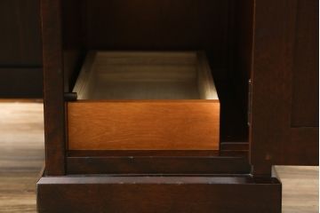 中古　北海道民芸家具　和モダンなデザインが和洋どちらのお部屋にも取り入れやすいドレッサーとスツールのセット(鏡台)(R-060590)