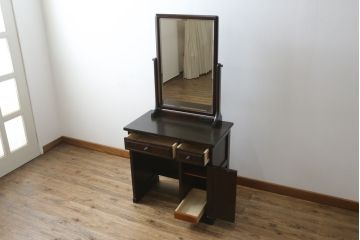 中古　北海道民芸家具　和モダンなデザインが和洋どちらのお部屋にも取り入れやすいドレッサーとスツールのセット(鏡台)(R-060590)