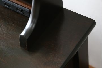 中古　北海道民芸家具　和モダンなデザインが和洋どちらのお部屋にも取り入れやすいドレッサーとスツールのセット(鏡台)(R-060590)