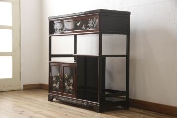 中古　アジア民芸家具　豪華な螺鈿(らでん)細工が美しい飾り棚(ラデン、収納棚、戸棚、茶棚、違い棚)(定価約90万円)(R-060591)