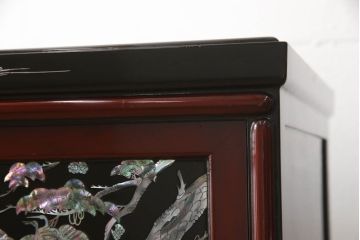 中古　アジア民芸家具　豪華な螺鈿(らでん)細工が美しい飾り棚(ラデン、収納棚、戸棚、茶棚、違い棚)(定価約90万円)(R-060591)