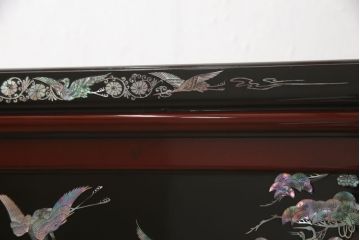 中古　アジア民芸家具　豪華な螺鈿(らでん)細工が美しい飾り棚(ラデン、収納棚、戸棚、茶棚、違い棚)(定価約90万円)(R-060591)