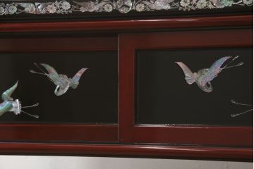 中古　アジア民芸家具　豪華な螺鈿(らでん)細工が美しい飾り棚(ラデン、収納棚、戸棚、茶棚、違い棚)(定価約90万円)(R-060591)