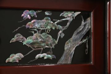 中古　アジア民芸家具　豪華な螺鈿(らでん)細工が美しい飾り棚(ラデン、収納棚、戸棚、茶棚、違い棚)(定価約90万円)(R-060591)