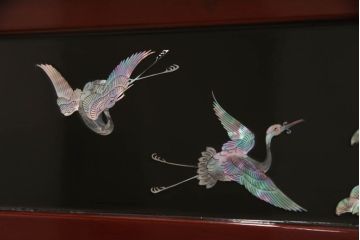 中古　アジア民芸家具　豪華な螺鈿(らでん)細工が美しい飾り棚(ラデン、収納棚、戸棚、茶棚、違い棚)(定価約90万円)(R-060591)