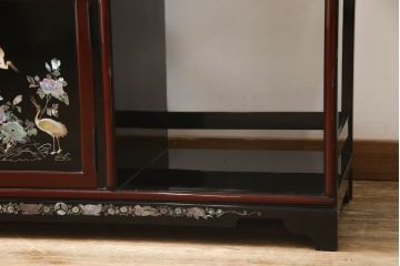 中古　アジア民芸家具　豪華な螺鈿(らでん)細工が美しい飾り棚(ラデン、収納棚、戸棚、茶棚、違い棚)(定価約90万円)(R-060591)