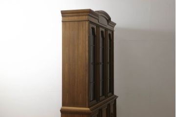 中古　美品　DREXEL HERITAGE(ドレクセルヘリテイジ)　FRANCESCA(フランチェスカ)シリーズ 照明付き!堂々とした佇まいのキャビネット(収納棚、戸棚、食器棚、カップボード)(定価約141万円)(R-060595)