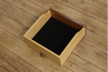 中古　美品　DREXEL HERITAGE(ドレクセルヘリテイジ)　FRANCESCA(フランチェスカ)シリーズ 照明付き!堂々とした佇まいのキャビネット(収納棚、戸棚、食器棚、カップボード)(定価約141万円)(R-060595)
